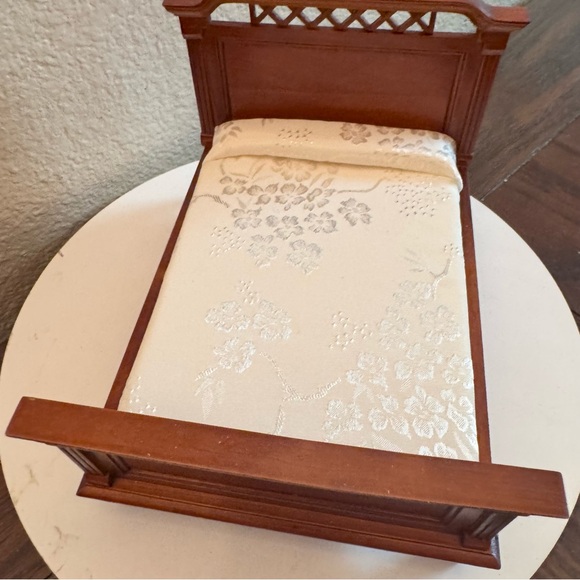 Vintage dollhouse Miniature furniture lattice design bed - Picture 3 of 6